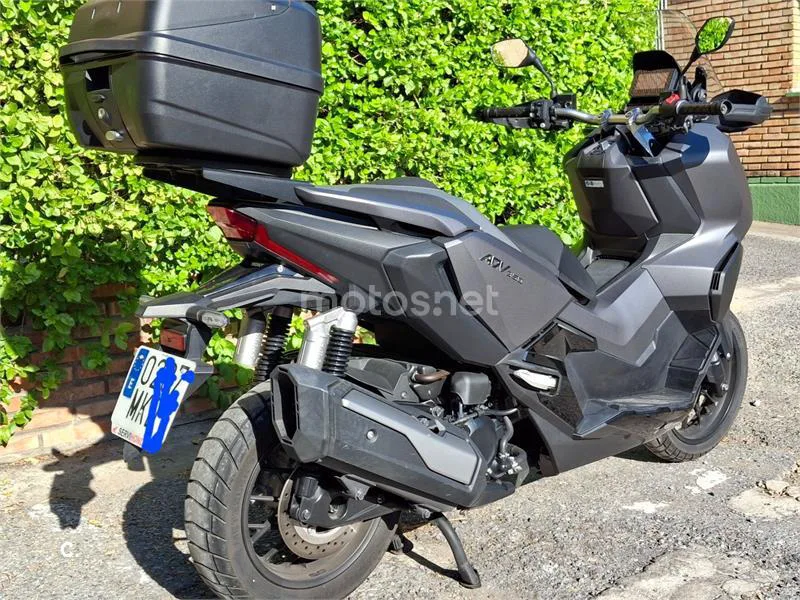 Honda ADV350 - Vista 4