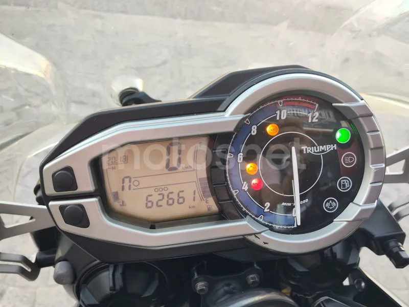 Triumph Tiger 800 - Vista 11