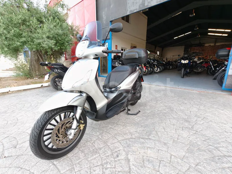 Piaggio Beverly 300 - Vista 11