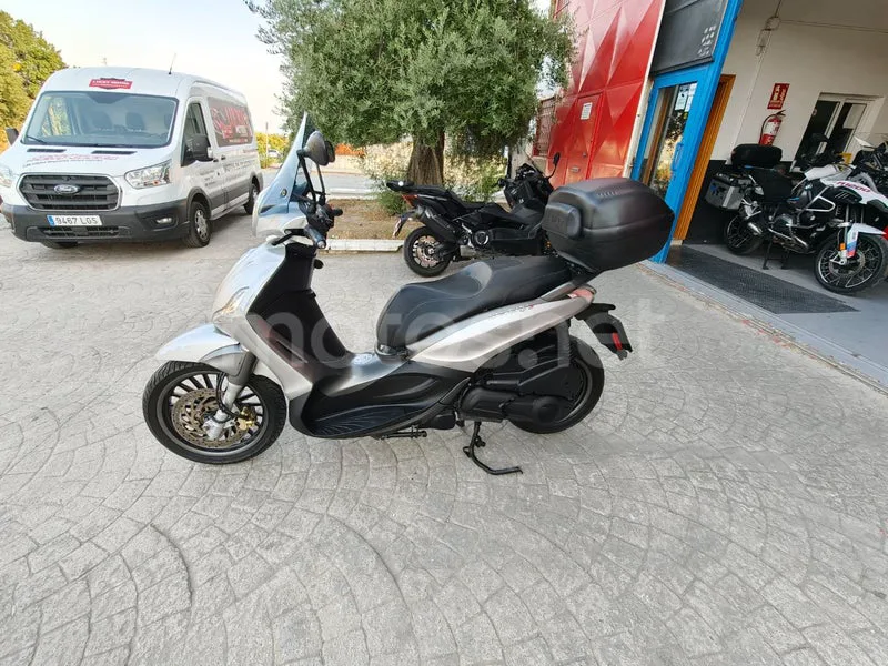 Piaggio Beverly 300 - Vista 13