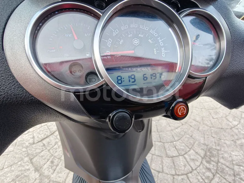 Piaggio Beverly 300 - Vista 15