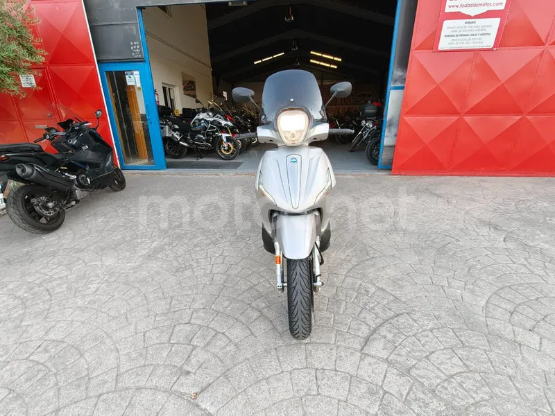 Piaggio Beverly 300 - Vista 16