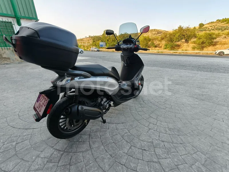 Piaggio Beverly 300 - Vista 5
