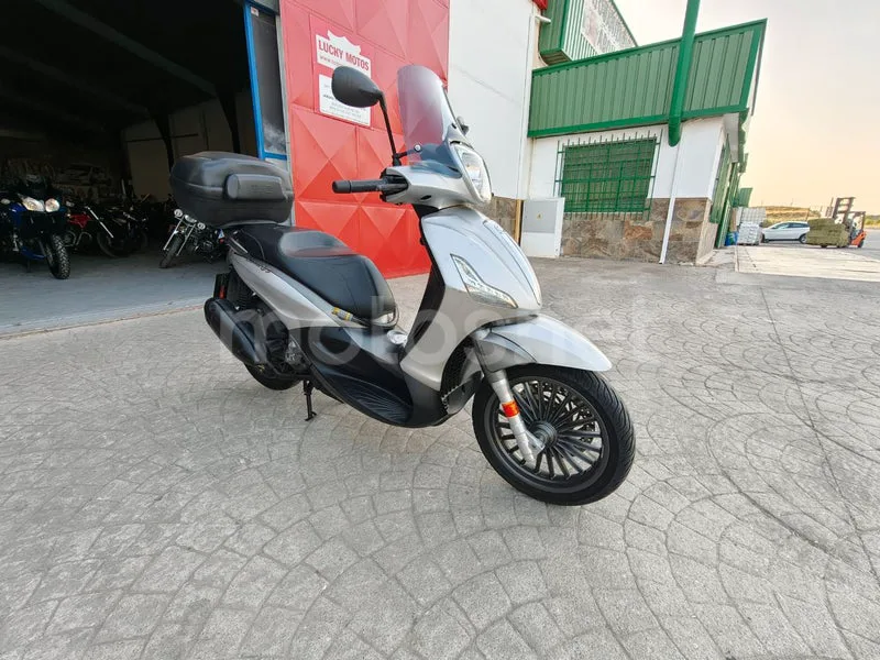 Piaggio Beverly 300 - Vista 8