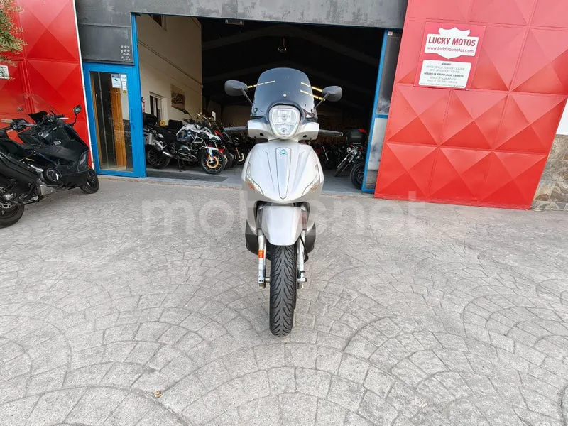Piaggio Beverly 300 - Vista 9