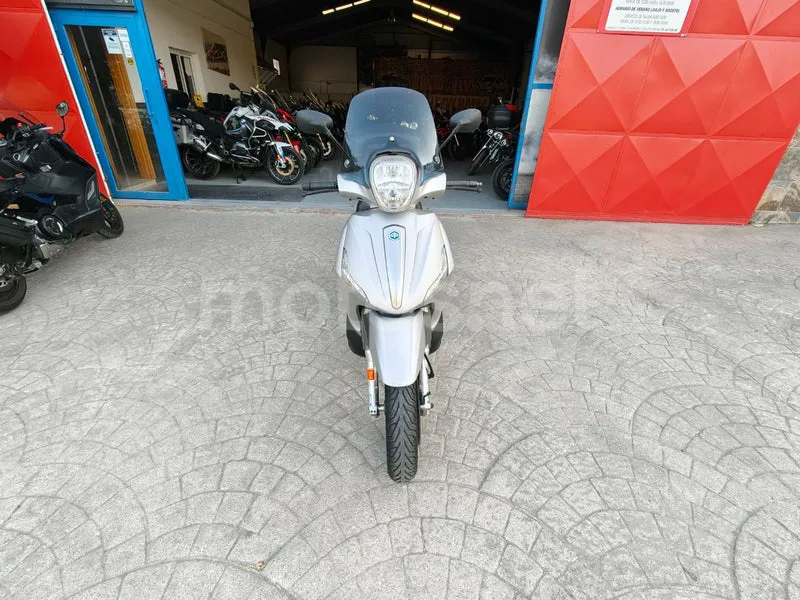 Piaggio Beverly 300 - Vista 10