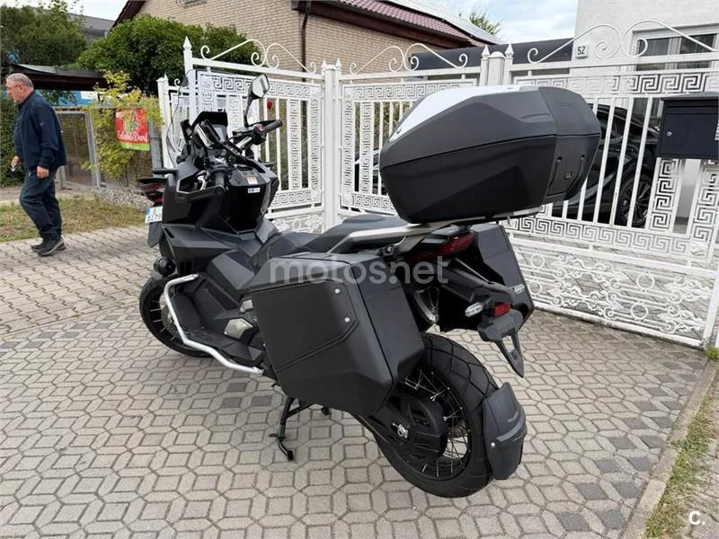 Honda X-ADV - Vista 4