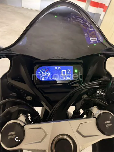 Honda CBR650R - Vista 9