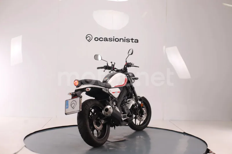 Yamaha XSR125 - Vista 3