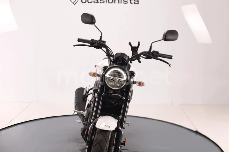 Yamaha XSR125 - Vista 7