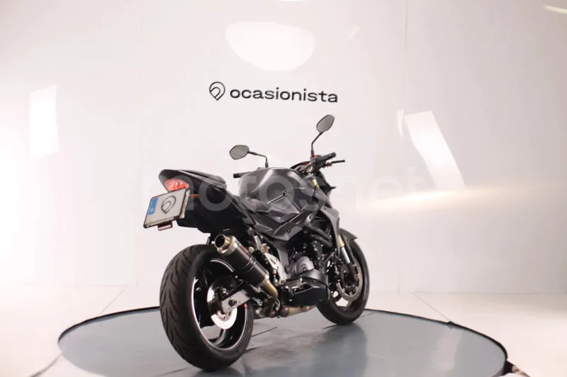 Suzuki GSR750 - Vista 3