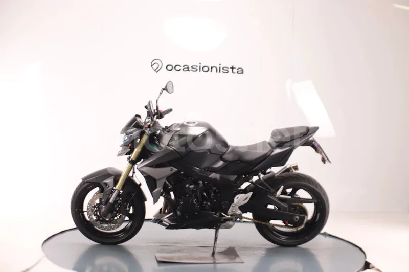 Suzuki GSR750 - Vista 5