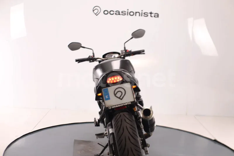 Suzuki GSR750 - Vista 10