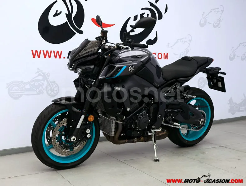 Yamaha MT-10 - Vista 8