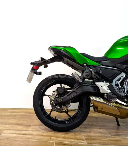 Kawasaki Z650 - Vista 3