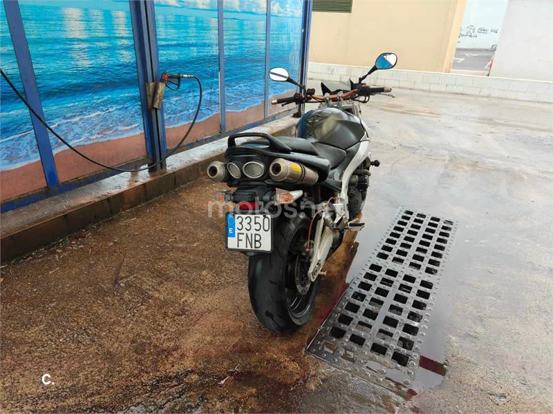 Suzuki GSR600 - Vista 5