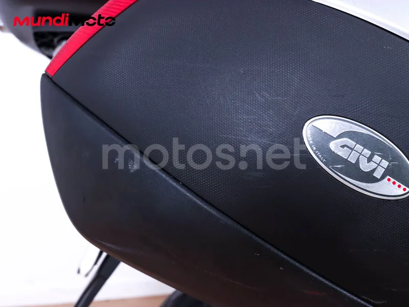 BMW F 800 ST - Vista 25
