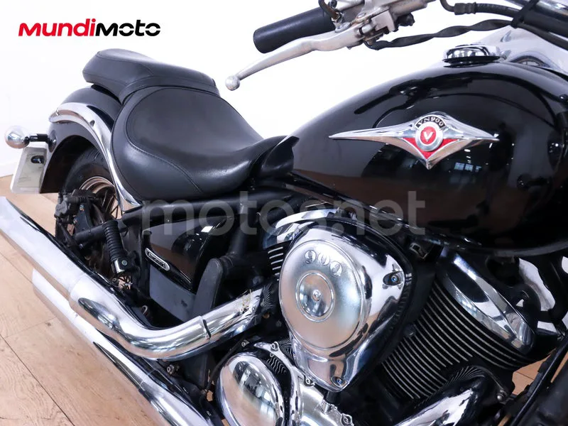Kawasaki VN900 Classic - Vista 25