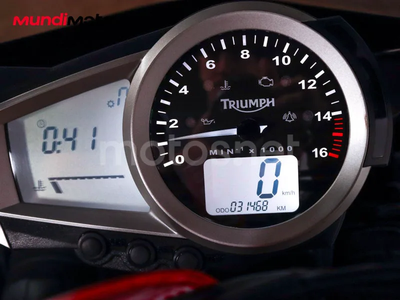 Triumph Daytona 675 - Vista 12