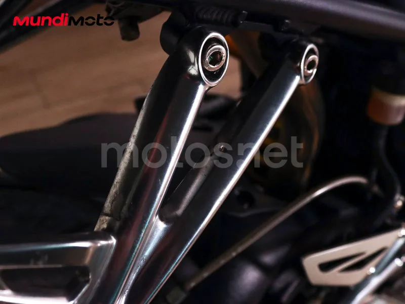 Triumph Daytona 675 - Vista 24