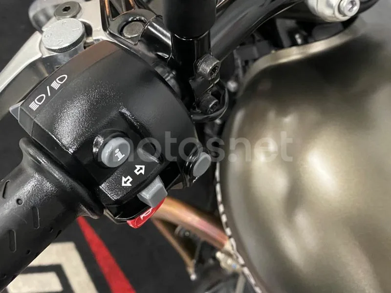 Triumph Speed Twin 900 - Vista 22