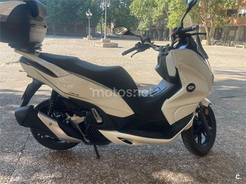 QJ Motor MTX 125 - Vista 3