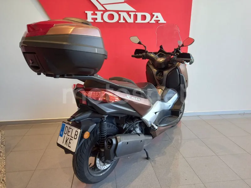 Yamaha XMAX 300 - Vista 5