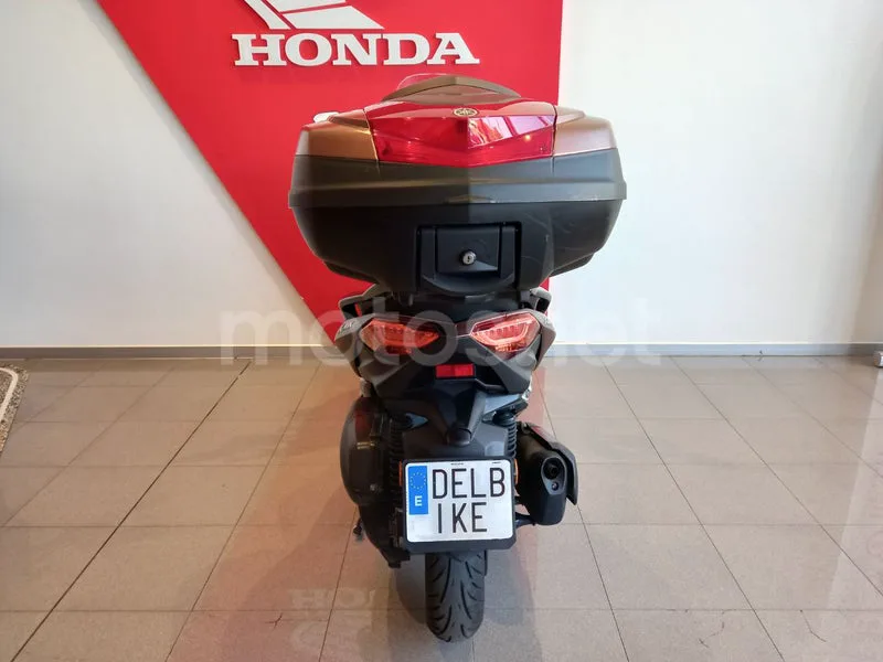 Yamaha XMAX 300 - Vista 6