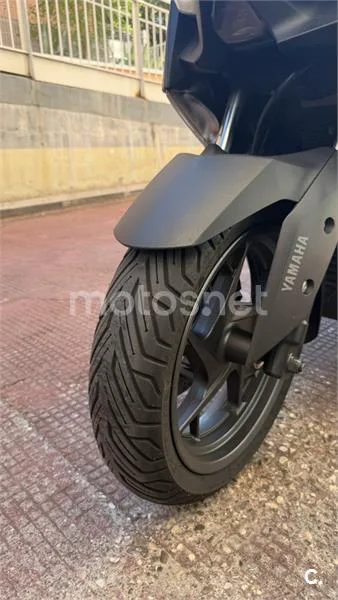 Yamaha XMAX 300 - Vista 5