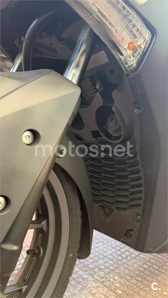 Yamaha XMAX 300 - Vista 6