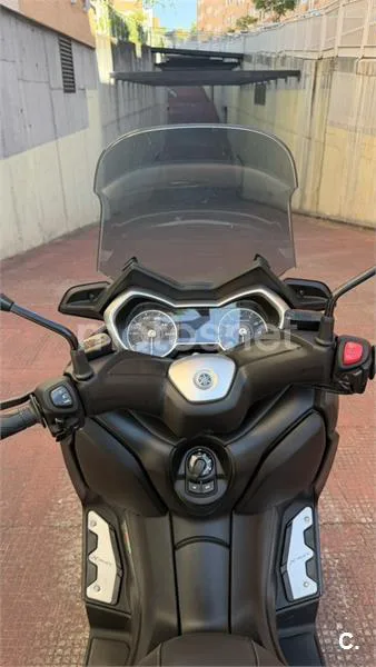 Yamaha XMAX 300 - Vista 9