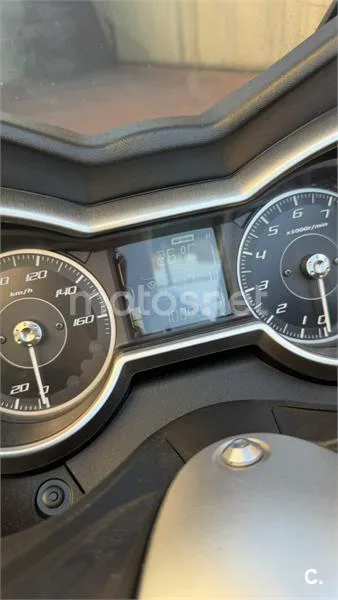 Yamaha XMAX 300 - Vista 10