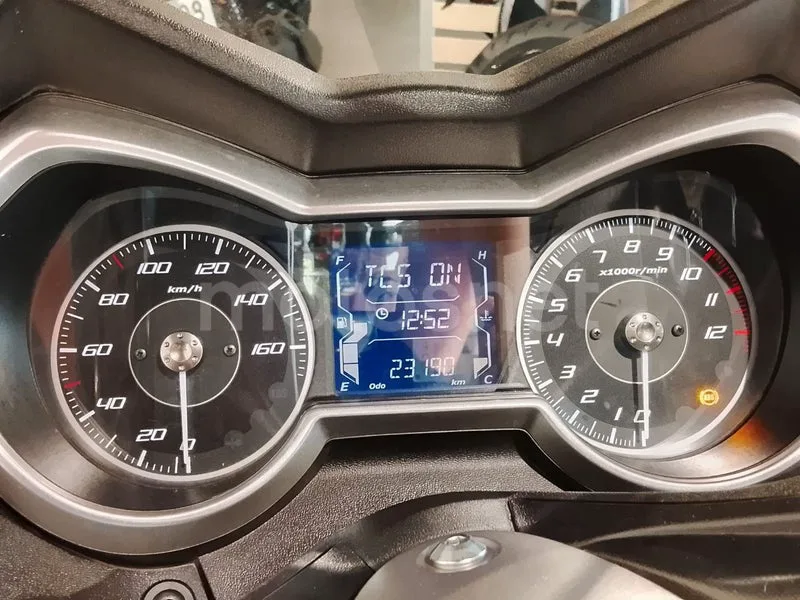 Yamaha XMAX 125 - Vista 3