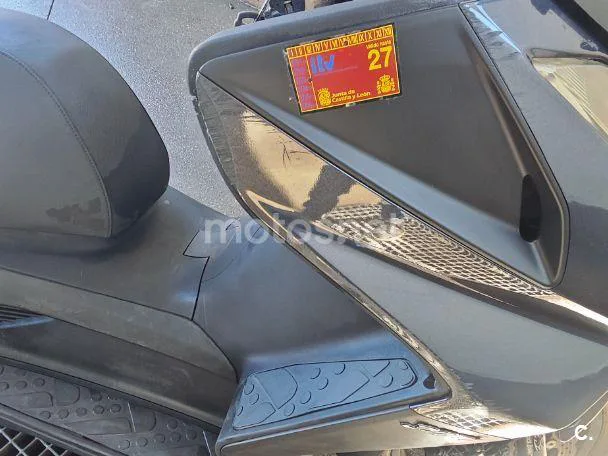 Kymco Super Dink 300 - Vista 3