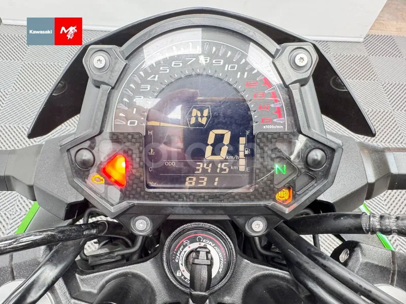 Kawasaki Z400 - Vista 11