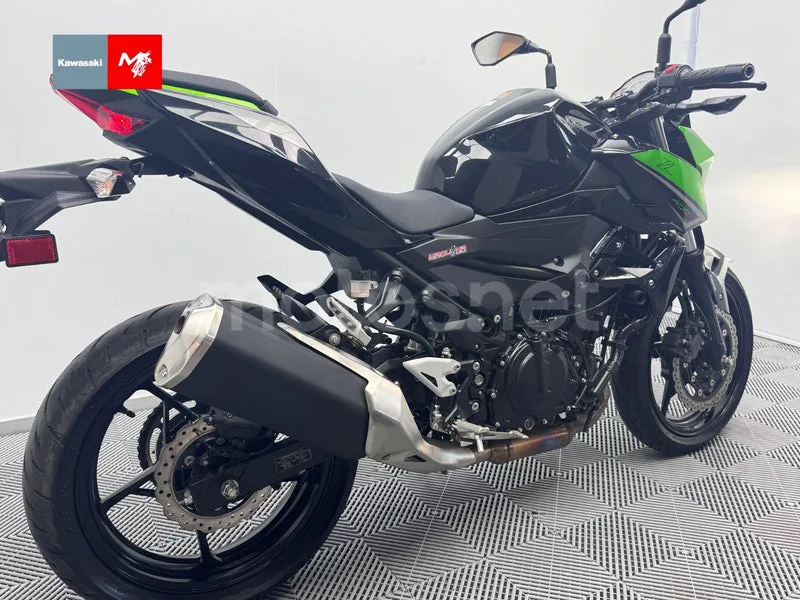 Kawasaki Z400 - Vista 5
