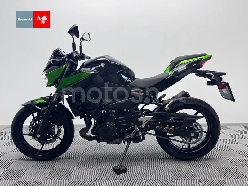 Kawasaki Z400 - Vista 6
