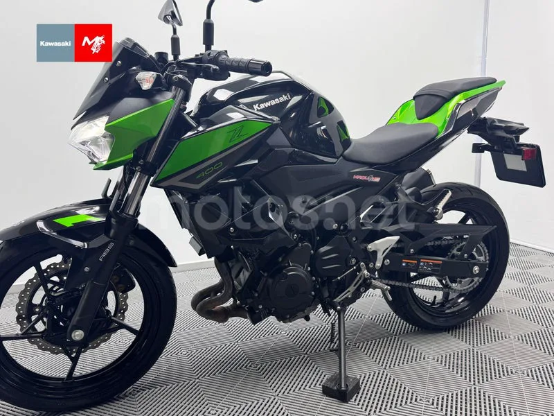 Kawasaki Z400 - Vista 8