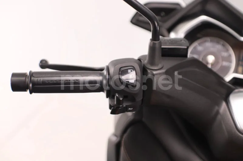 Yamaha XMAX 300 - Vista 7