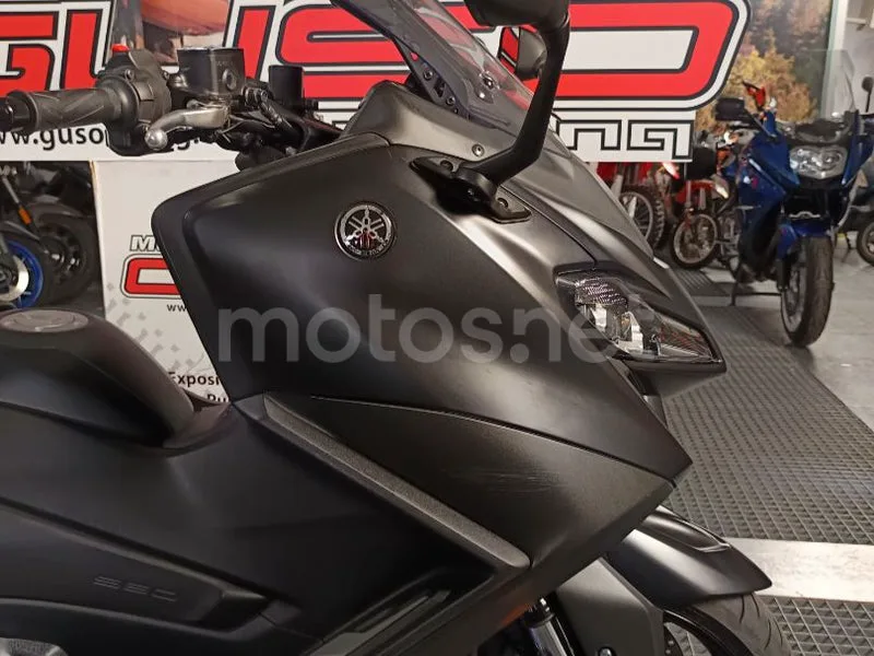 Yamaha TMAX - Vista 14