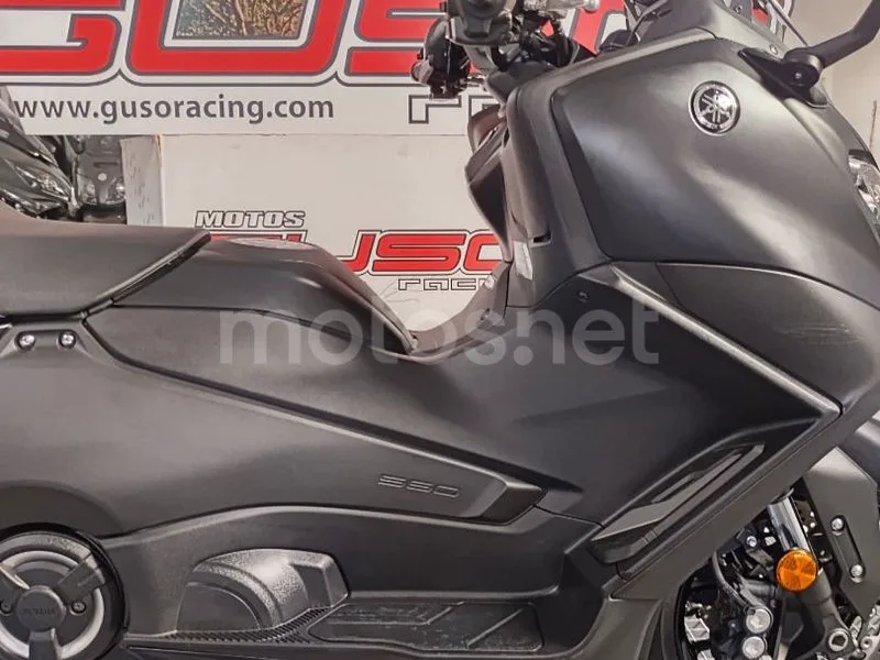 Yamaha TMAX - Vista 16
