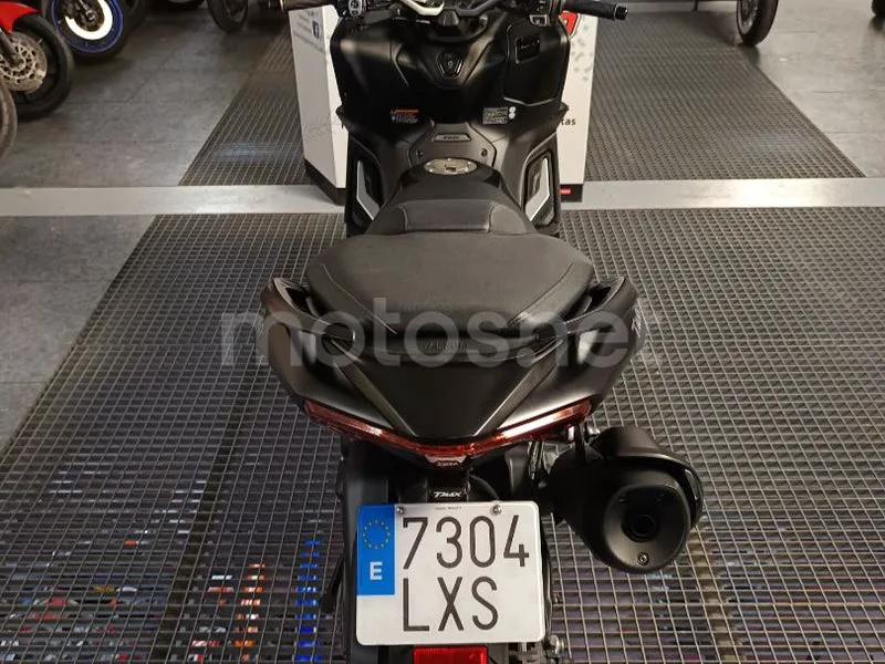Yamaha TMAX - Vista 19