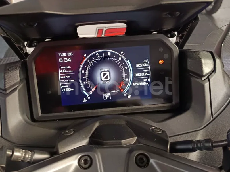 Yamaha TMAX - Vista 22