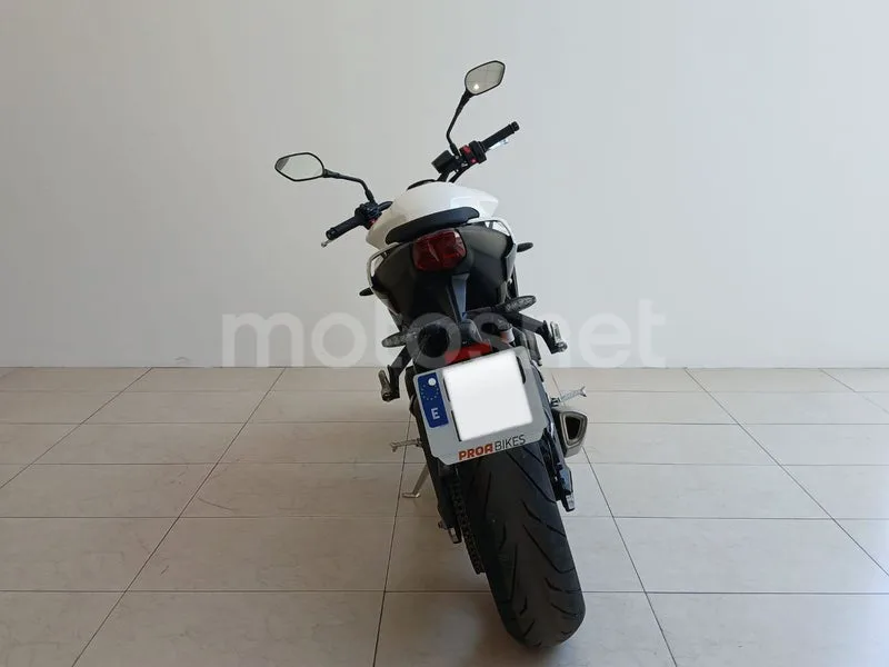 Triumph Street Triple 765 - Vista 4