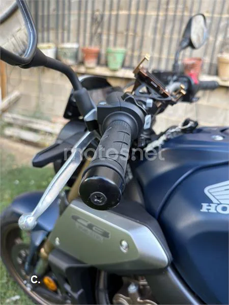 Honda CB650R - Vista 15