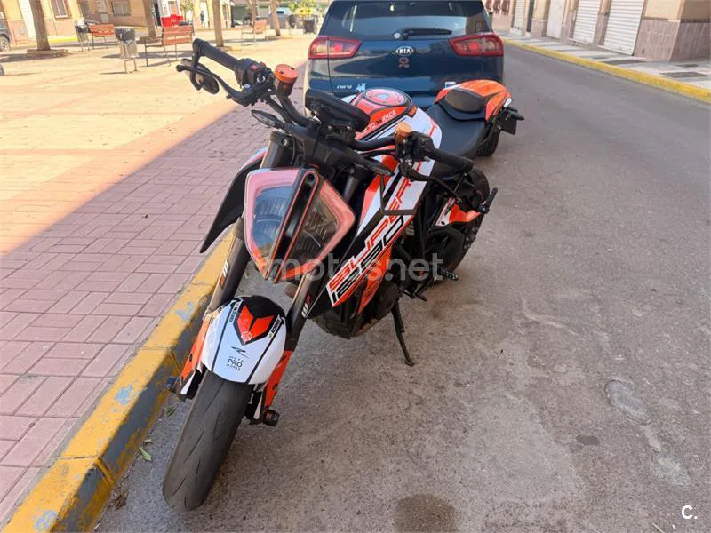 KTM 1290 Super Duke R - Vista 3