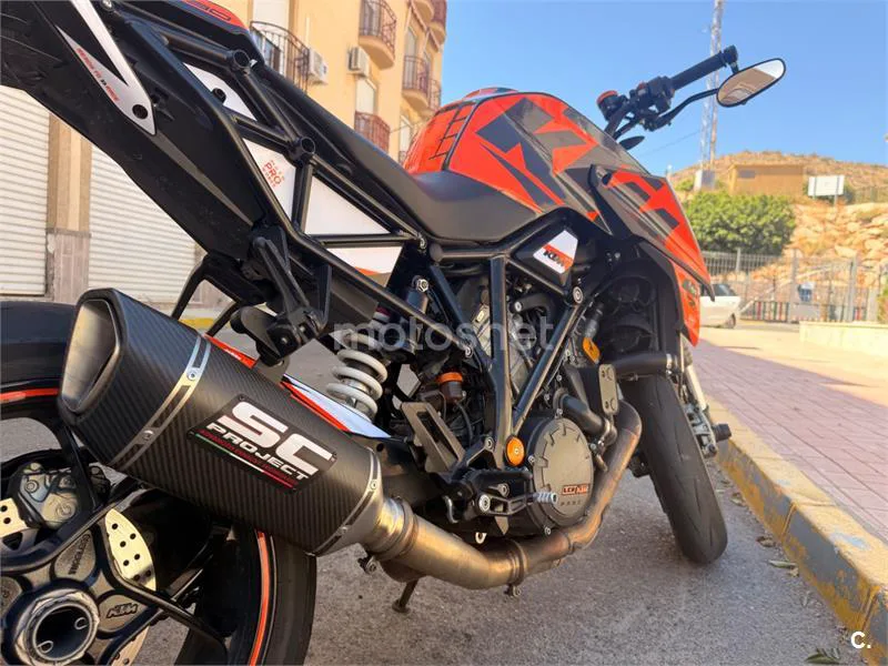 KTM 1290 Super Duke R - Vista 4