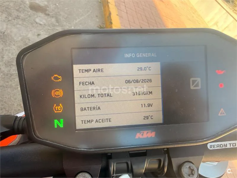KTM 1290 Super Duke R - Vista 5