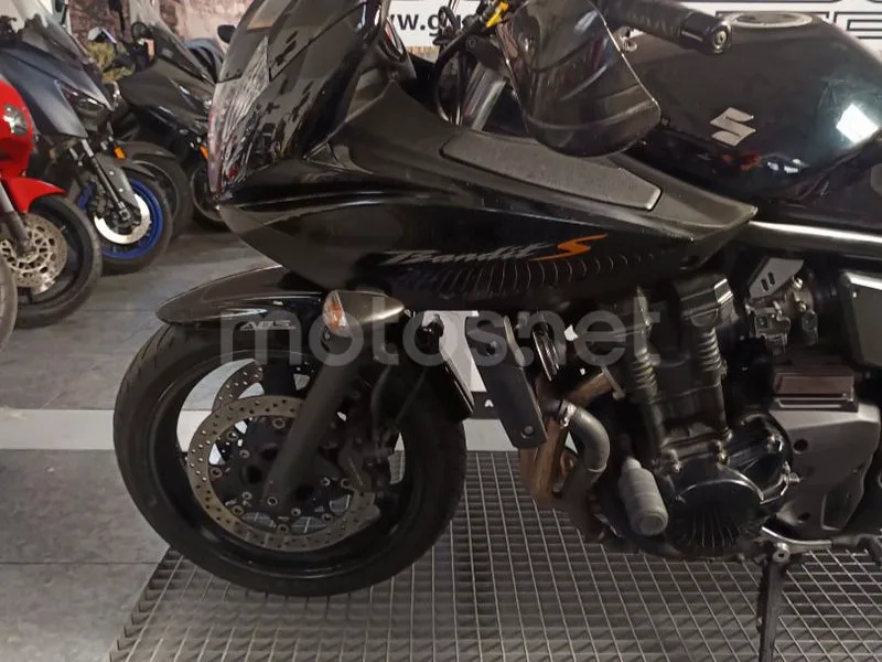 Suzuki Bandit 650 - Vista 22