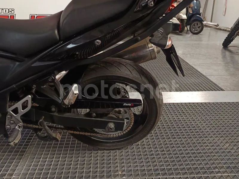 Suzuki Bandit 650 - Vista 24